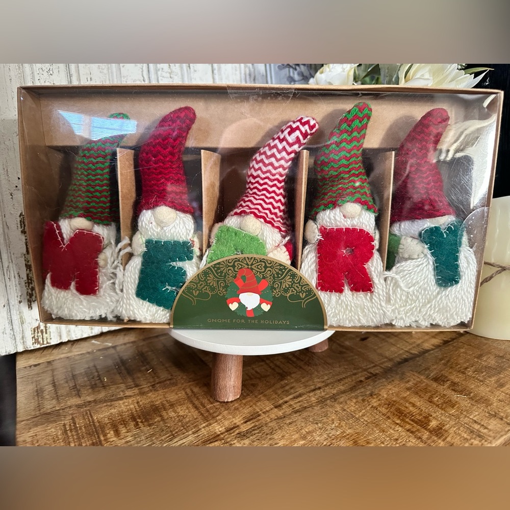 Gnome for the Holidays - Merry Garland